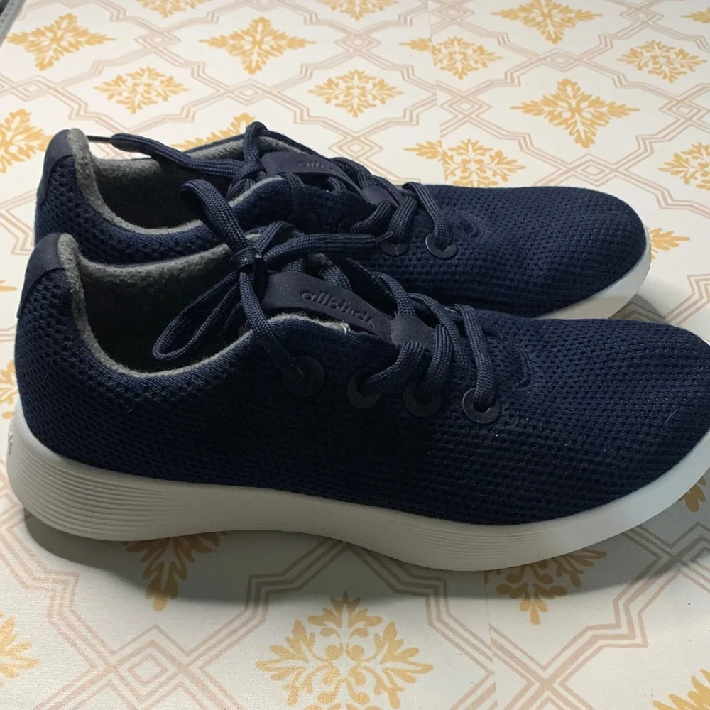 Women Allbirds Midnight Blue Knit Sneakers with White Soles - Picture 4 of 6